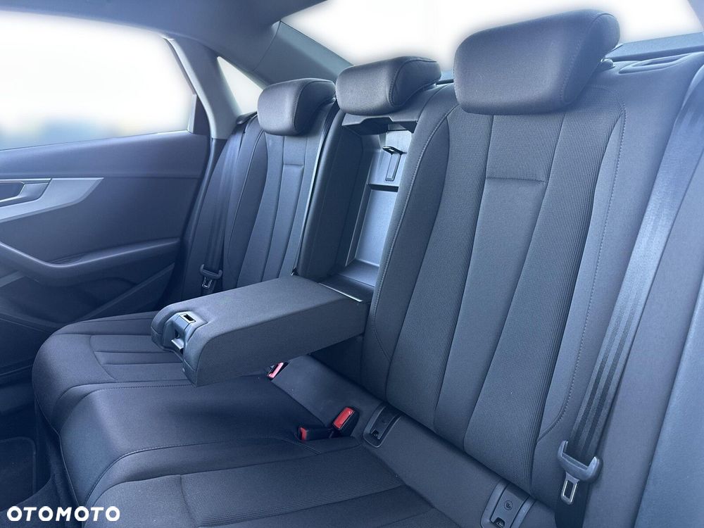 Audi A4 Limousine - 14