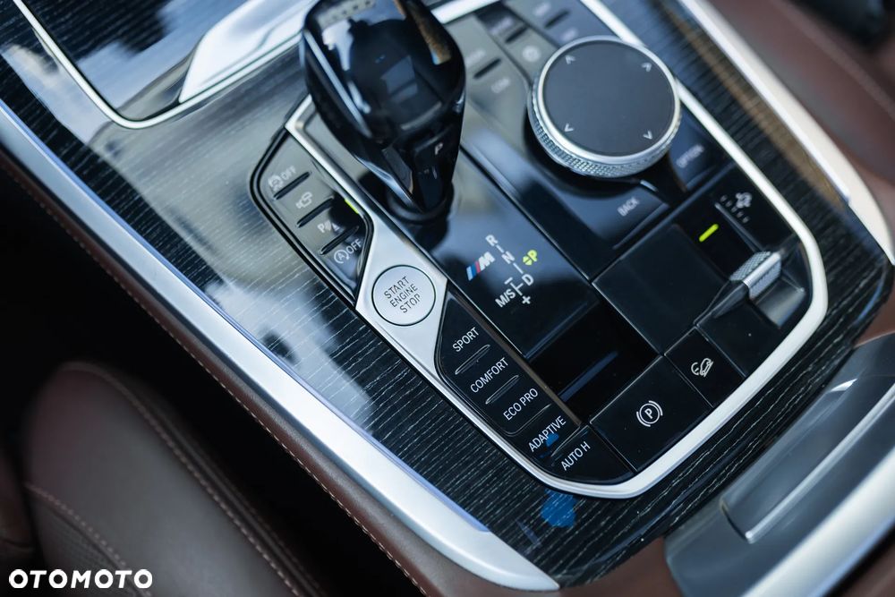 BMW X7 M50i sport - 24