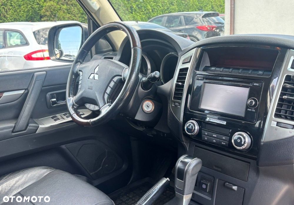 Mitsubishi Pajero - 9