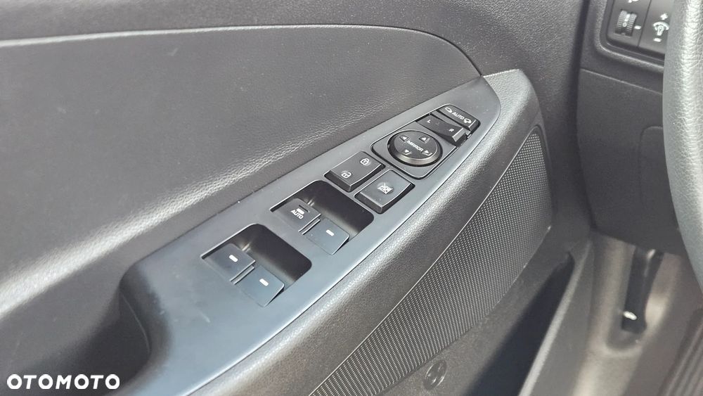 Hyundai Tucson 1.6 GDI BlueDrive Style 2WD - 25