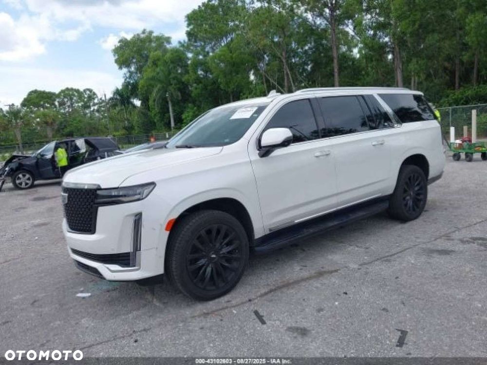 Cadillac Escalade - 3