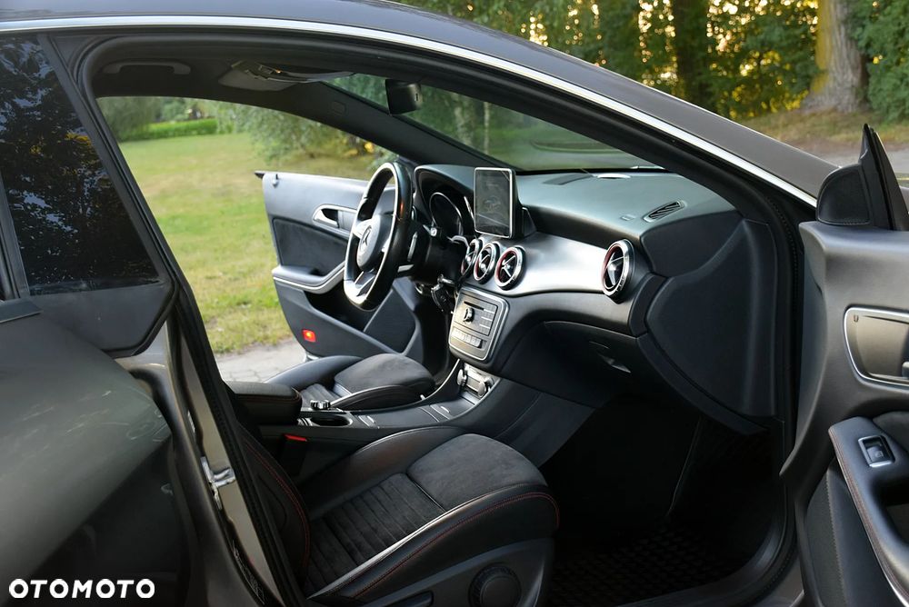Mercedes-Benz CLA 200 7G-DCT UrbanStyle Edition - 14