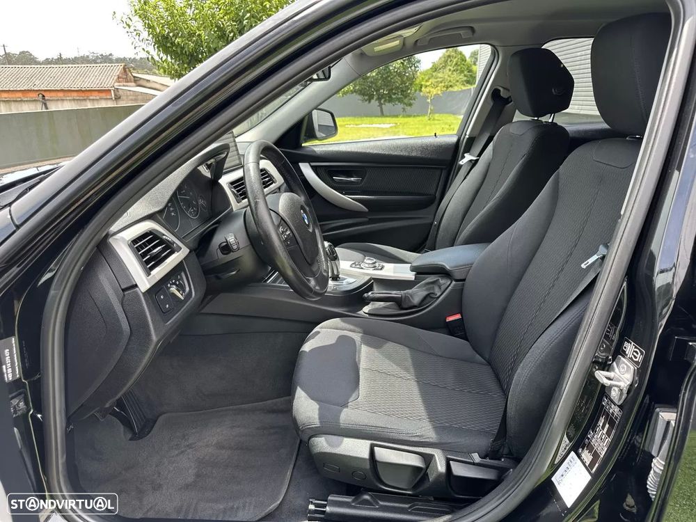 BMW 318 d Aut. Sport Line - 32