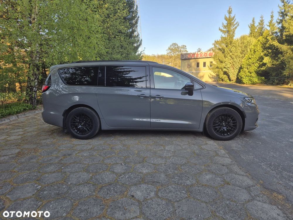 Chrysler Pacifica - 4