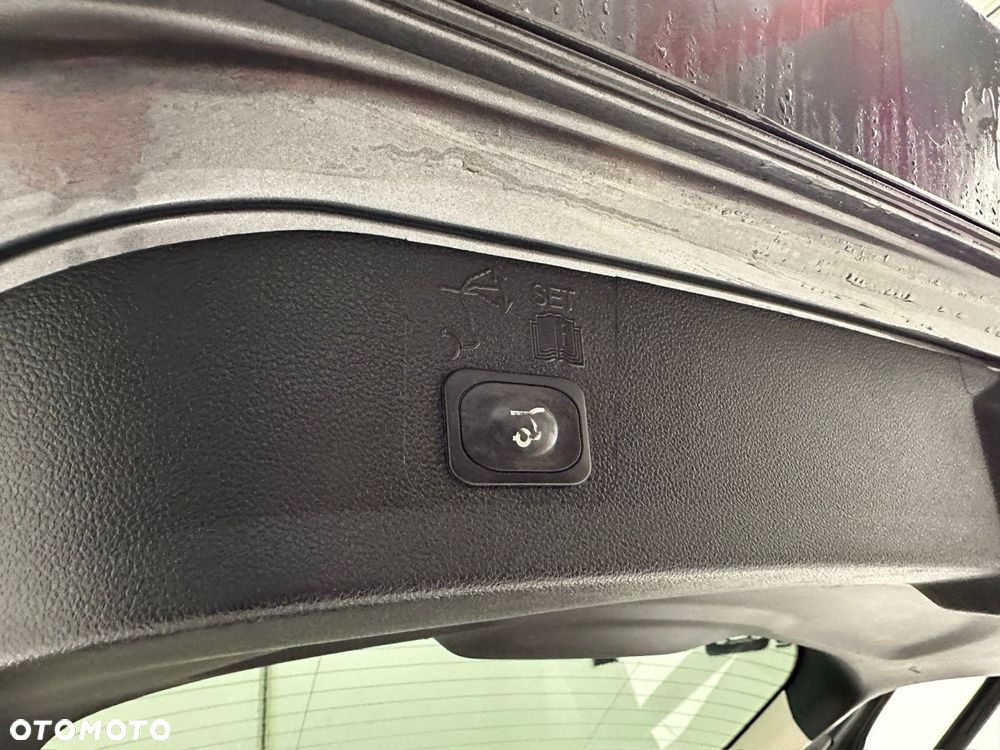 Ford Kuga - 32