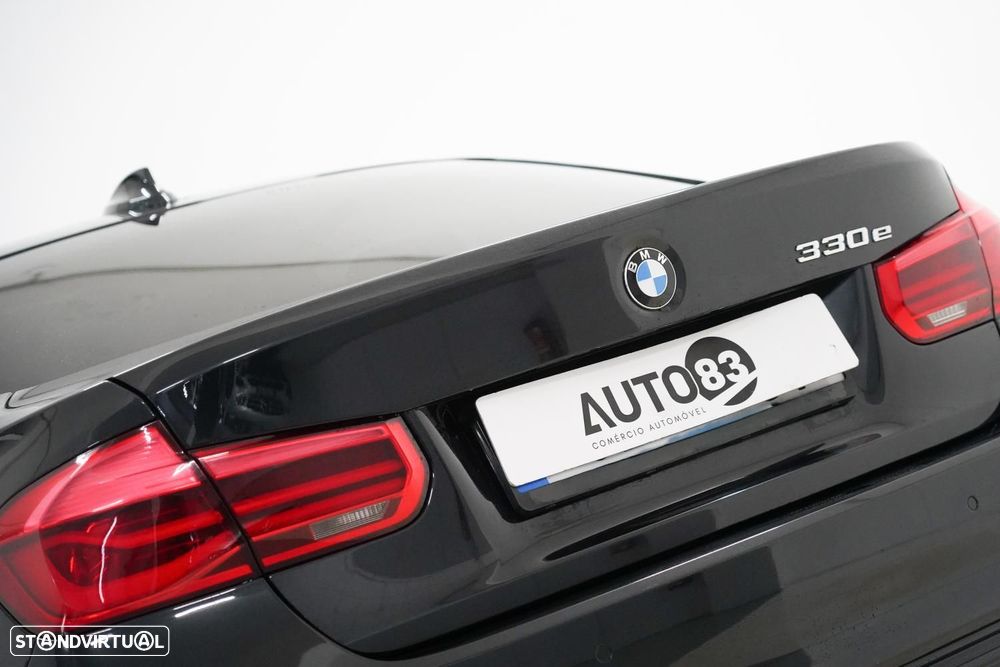 BMW 330 e iPerformance - 25