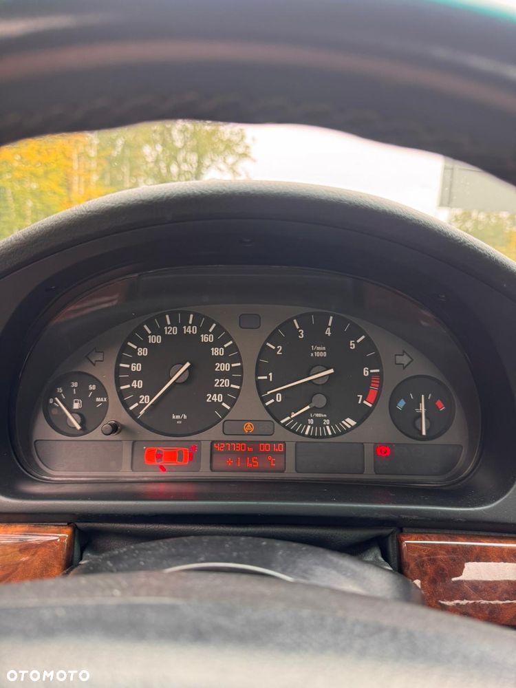 BMW Seria 5 520i - 9