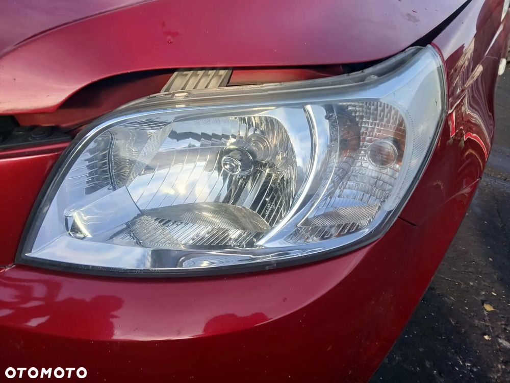 Chevrolet Aveo T250 2009 rok Lampa przednia lewa, prawa. - 2