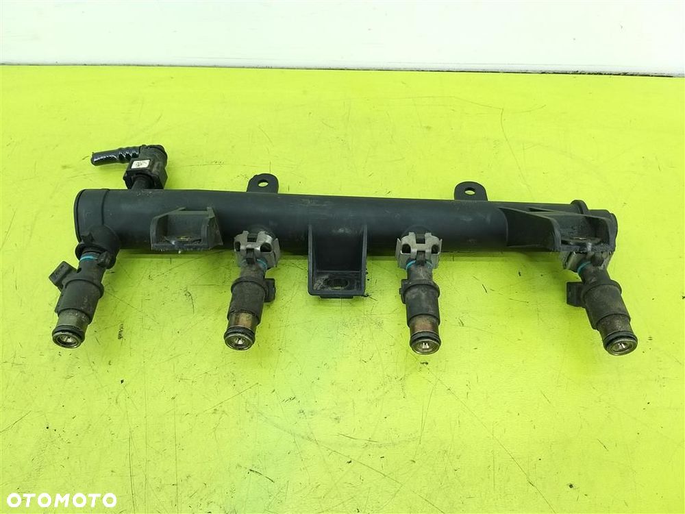 Listwa wtryskiwaczy Citroen Xsara 1997–2006 1.6 8V - 2