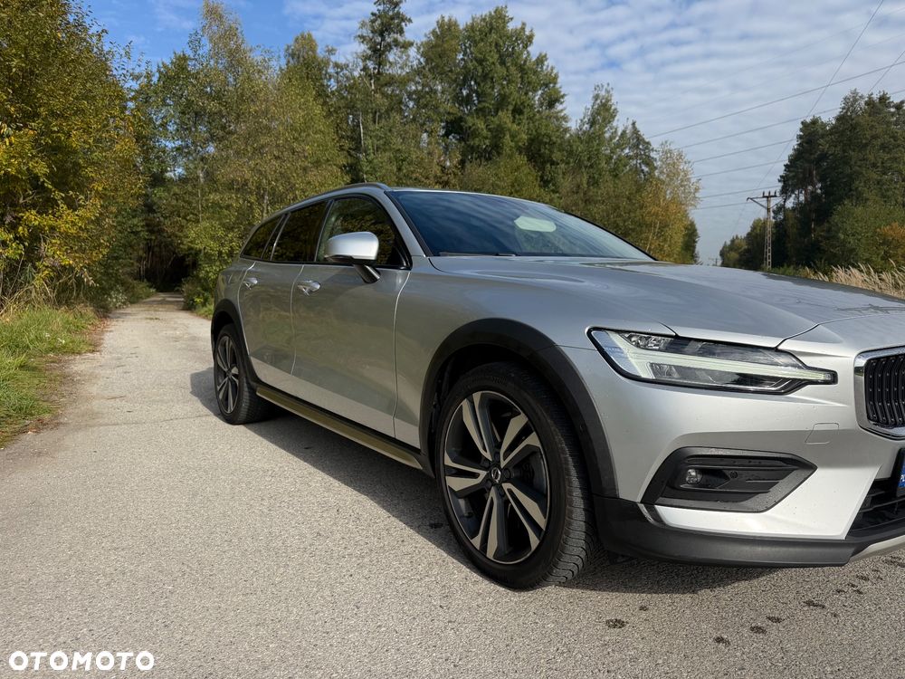 Volvo V60 2020 photo 2