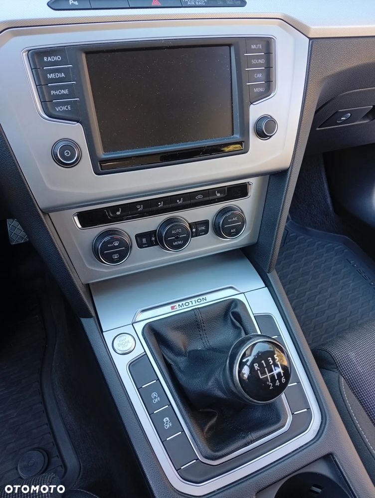 Volkswagen Passat 2.0 TDI SCR (BlueMotion Technology) 4Motion Comfortline - 14