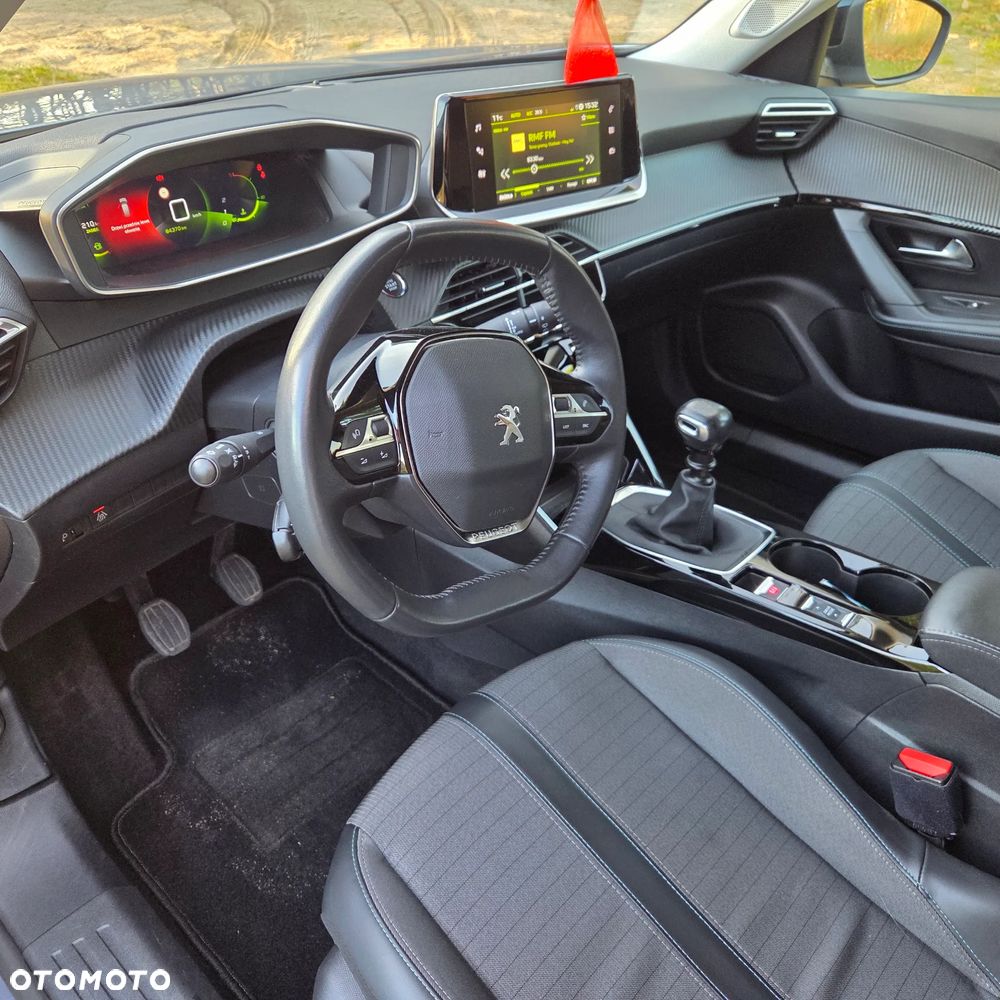 Peugeot 2008 PureTech 100 Allure - 12