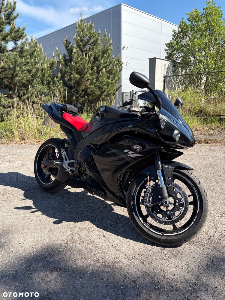 Yamaha R1 - 1