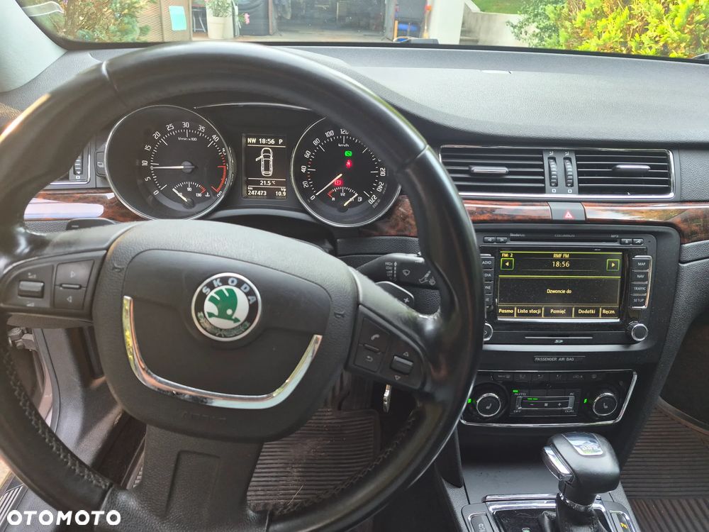 Skoda Superb 2.0 TDI Elegance DSG - 11