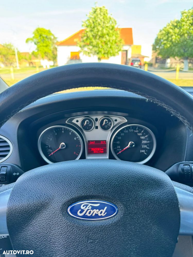 Ford Focus 1.6 16V Trend - 12