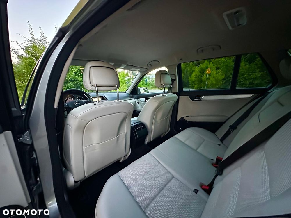 Mercedes-Benz Klasa C 180 Kompressor BlueEFFICIENCY Avantgarde - 26