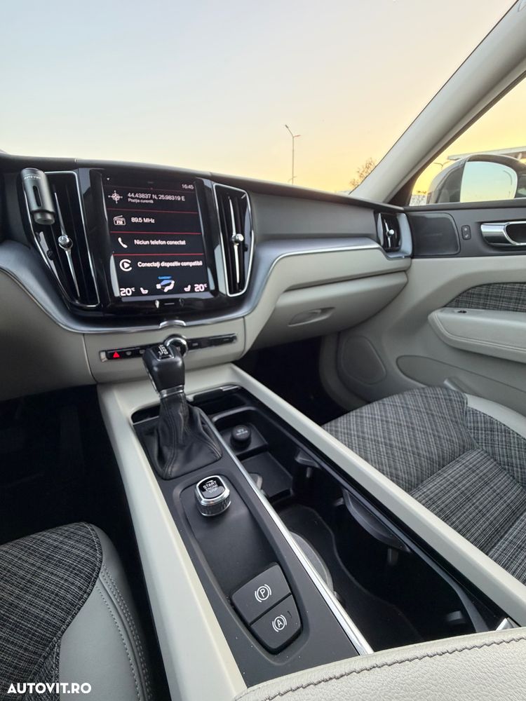 Volvo XC 60 D4 Momentum Pro - 7