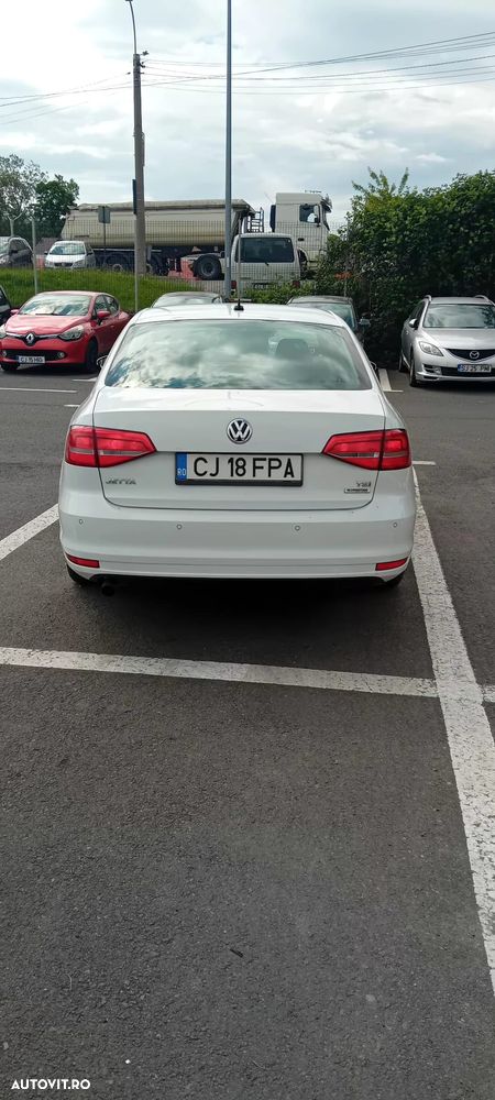 Volkswagen Jetta - 4