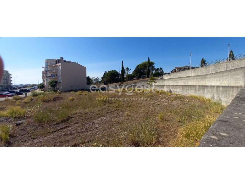 Terreno Urbano situado em Tavarede para construção de prédio - Grande imagem: 5/12