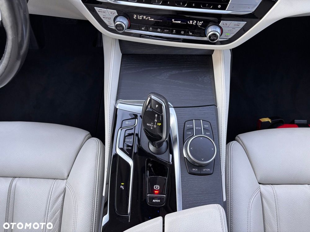 BMW Seria 5 518d Luxury Line - 30