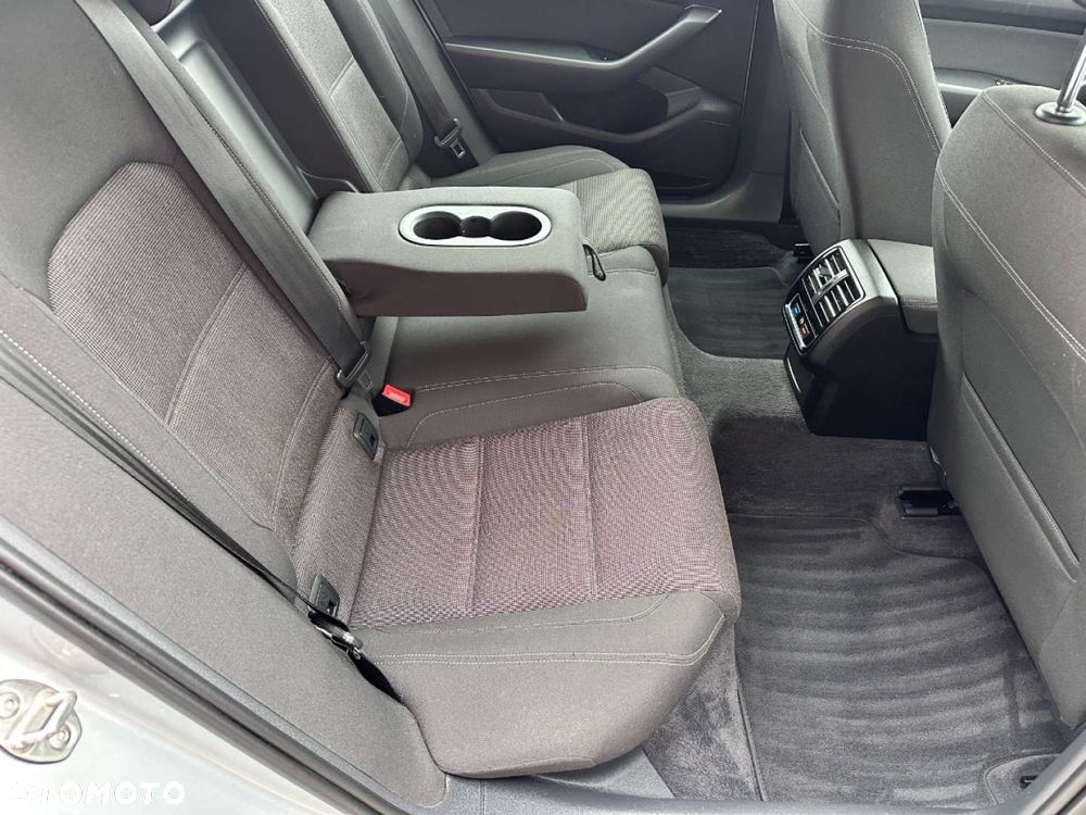 Volkswagen Passat - 27