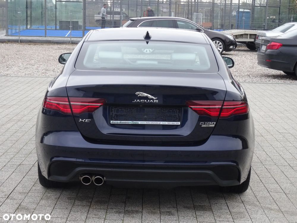 Jaguar XE 2.0 D180 R-Dynamic SE - 11