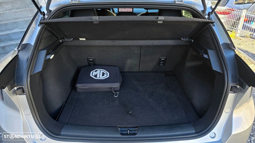 MG MG4 64 kWh Luxury - 57