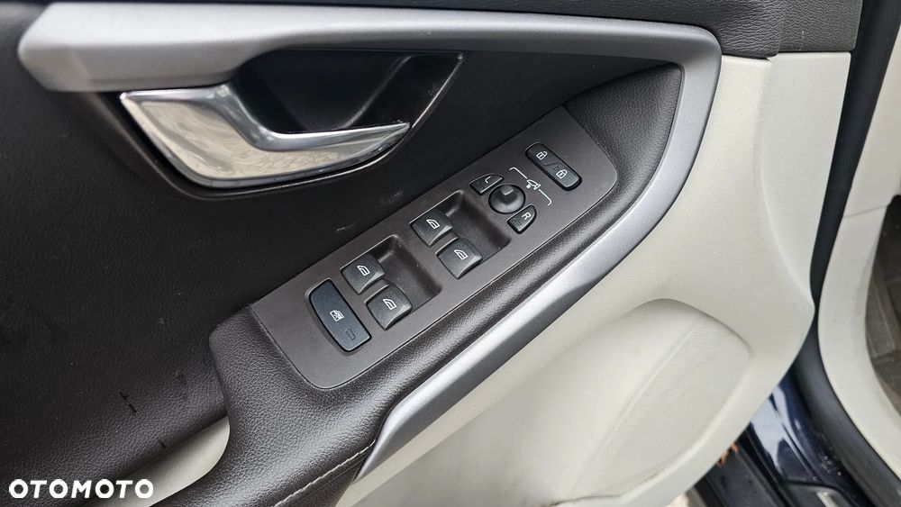 Volvo V40 Cross Country D2 Summum - 13