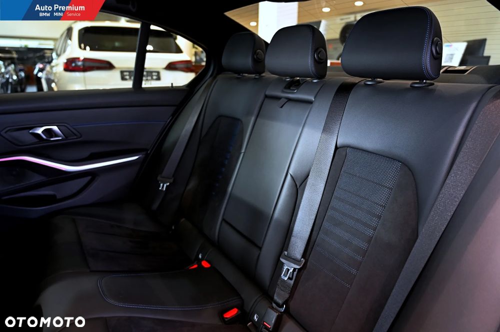 BMW Seria 3 330i xDrive M Sport - 19