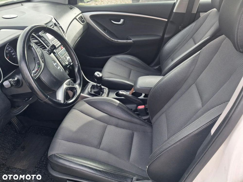 Hyundai i30 i30cw blue 1.6 CRDi Trend - 9