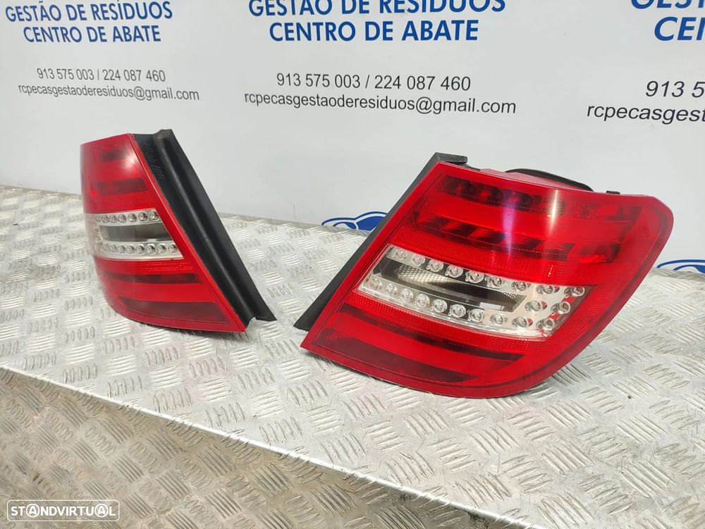 Farolins Tras Traseiros Esquerdo Direito Originais LED Mercedes Benz Classe C W204 Facelift Carrinha Station 2048206564 2048206264 2007 - 2014 - 4