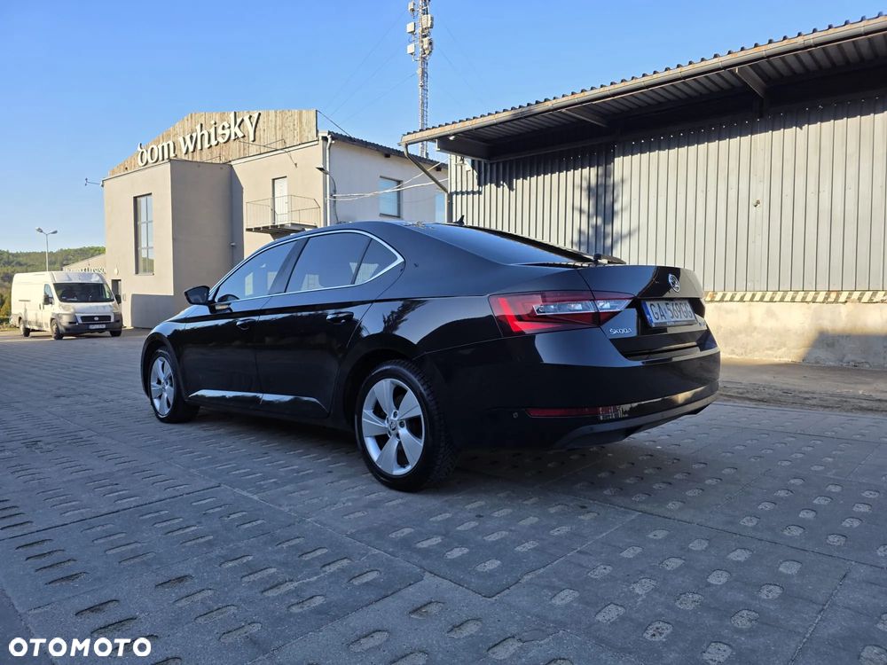 Skoda Superb 2.0 TDI Ambition DSG - 6