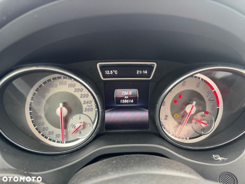 Mercedes-Benz CLA 180 AMG Line - 13