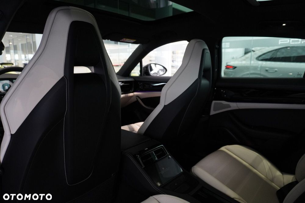 Porsche Panamera 4 - 30