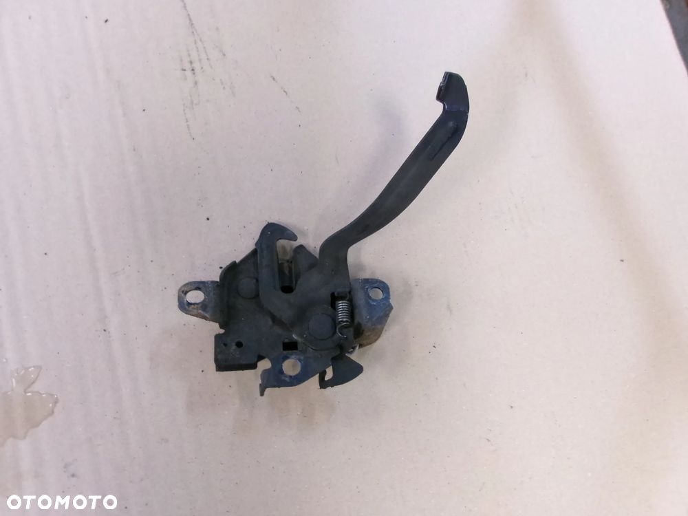 ZAMEK MASKI TOYOTA VERSO 09-14  EUROPA - 1