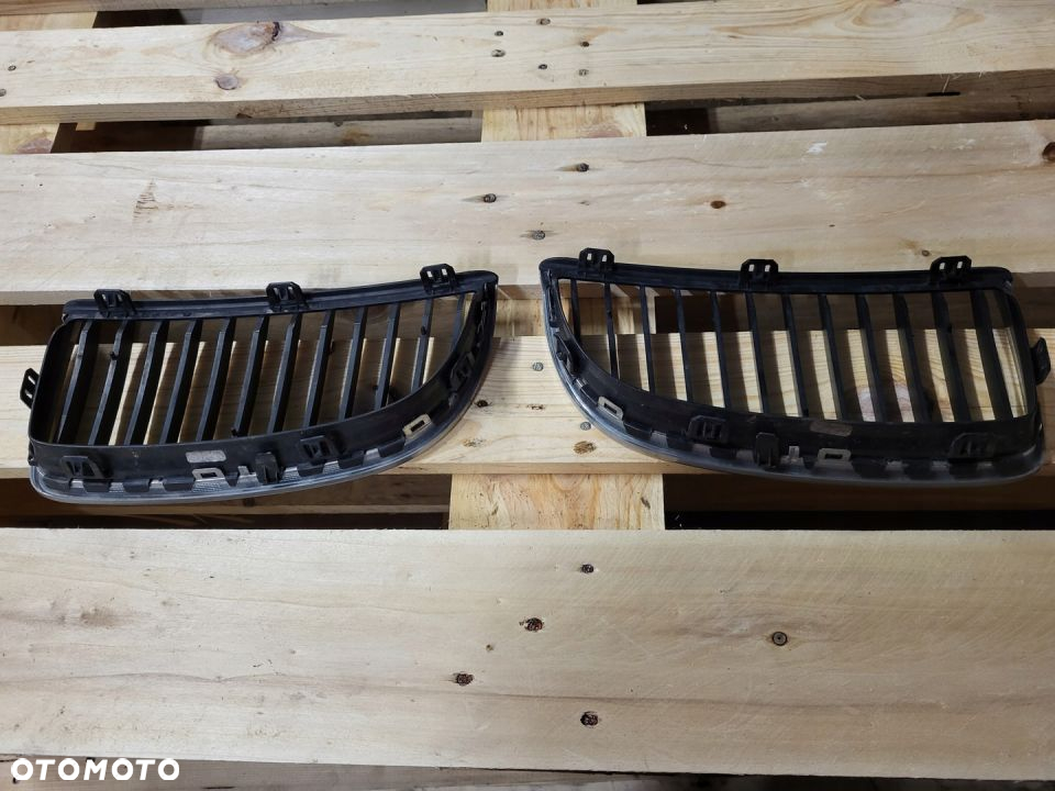 BMW E90 E91 GRILL ATRAPA NERKA 7120008 7120007 - 2