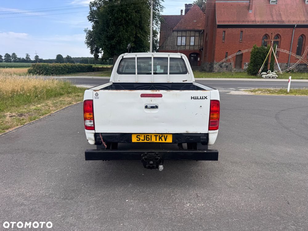 Toyota Hilux 3.0 D-4D Invincible - 8