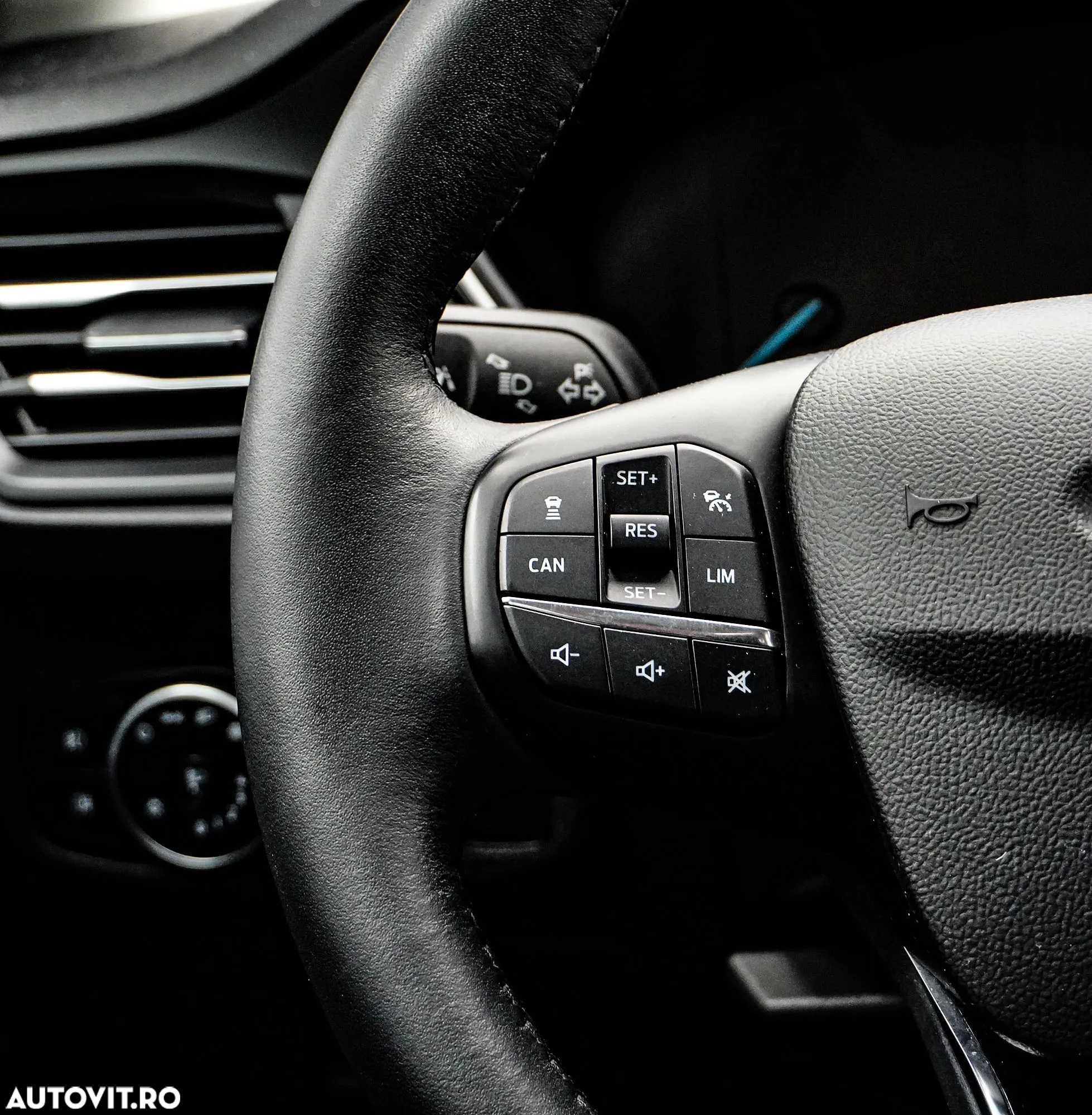Ford Focus 1.0 EcoBoost Titanium Business - 27