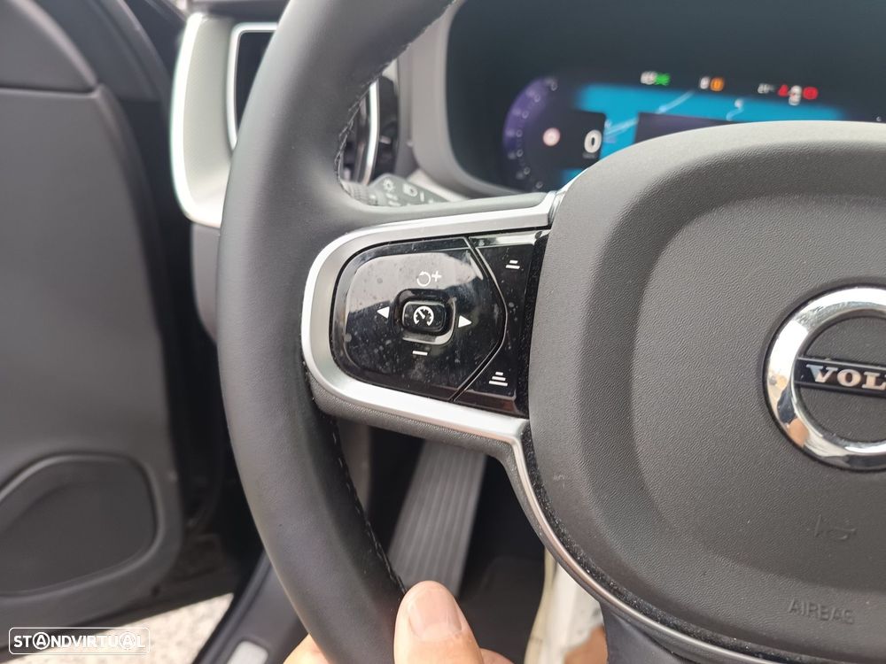 Volvo XC 60 2.0 T6 PHEV Plus Dark AWD - 27