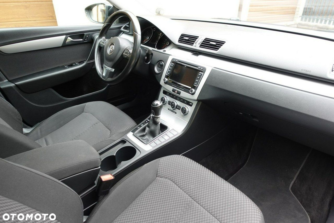 Volkswagen Passat - 12
