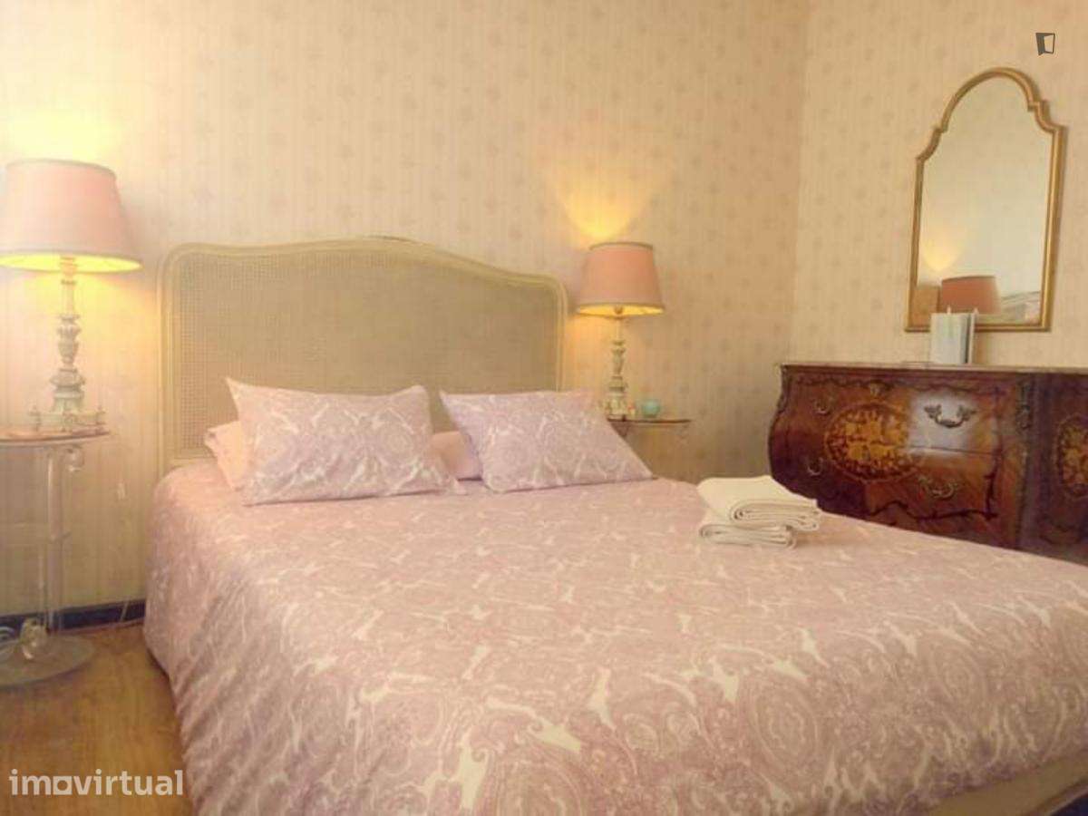 Quarto - localizado em Santo Ildefonso Porto - Grande imagem: 2/18