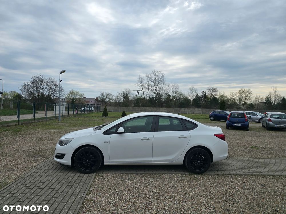 Opel Astra 1.4 T Business EU6 - 10
