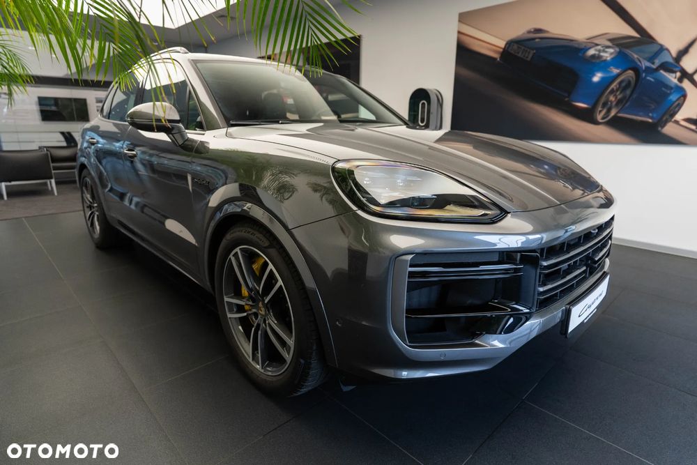 Porsche Cayenne Turbo E-Hybrid PHEV - 8