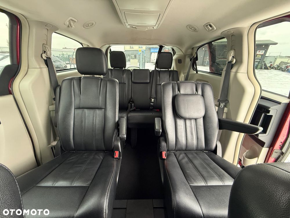 Chrysler Town & Country 3.6 Limited - 18