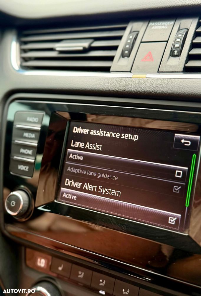 Skoda Octavia 2.0 TDI ELEGANCE DSG - 24