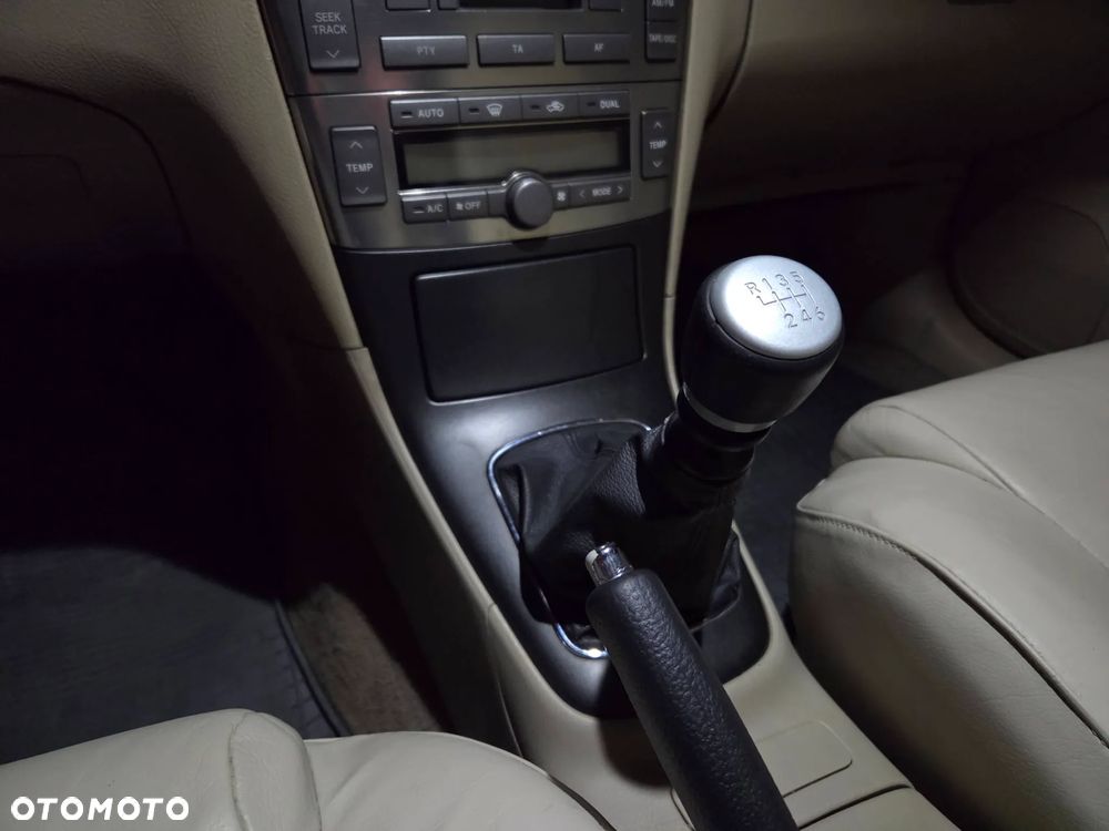 Toyota Avensis 2.2 D-4D Sol - 31