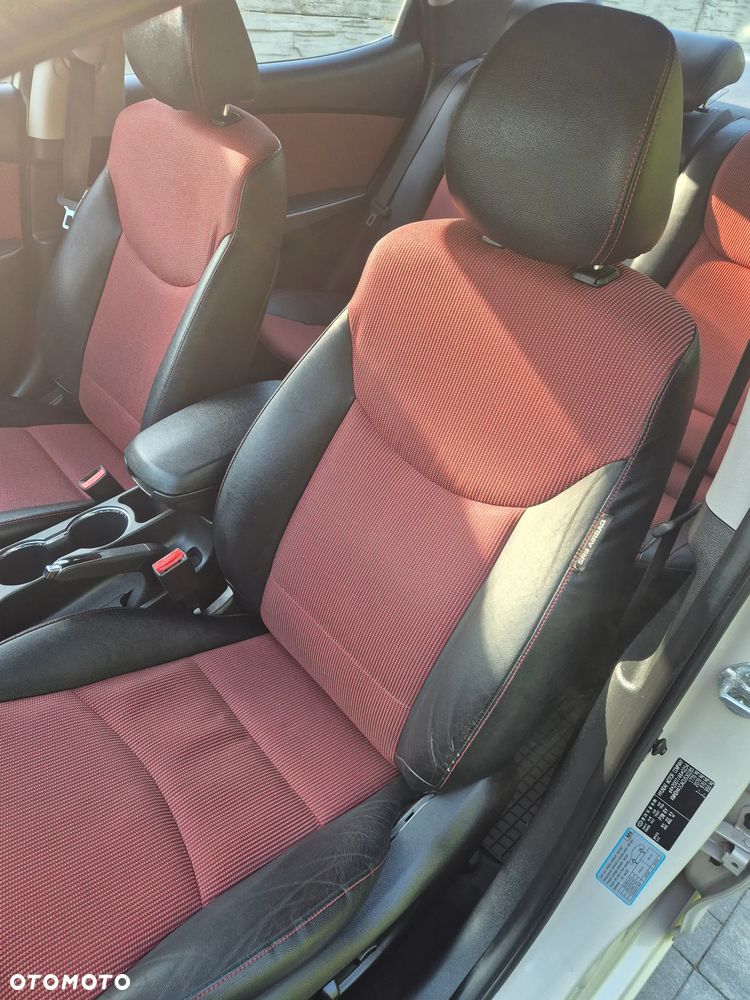 Hyundai Elantra 1.6 Comfort - 9