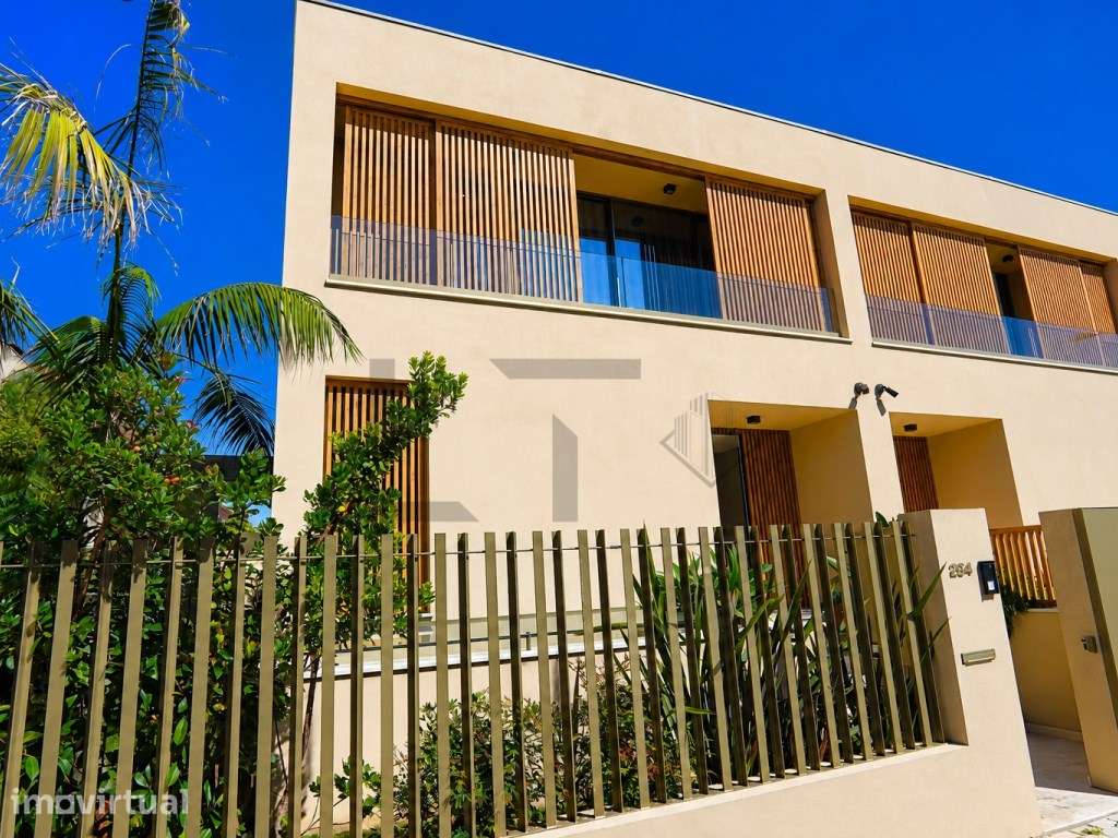 Moradia T5 em Banda com Condominio com Piscina para Venda em Carcav... - Grande imagem: 2/48