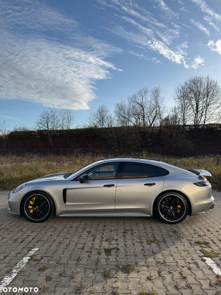 Porsche Panamera Turbo - 1