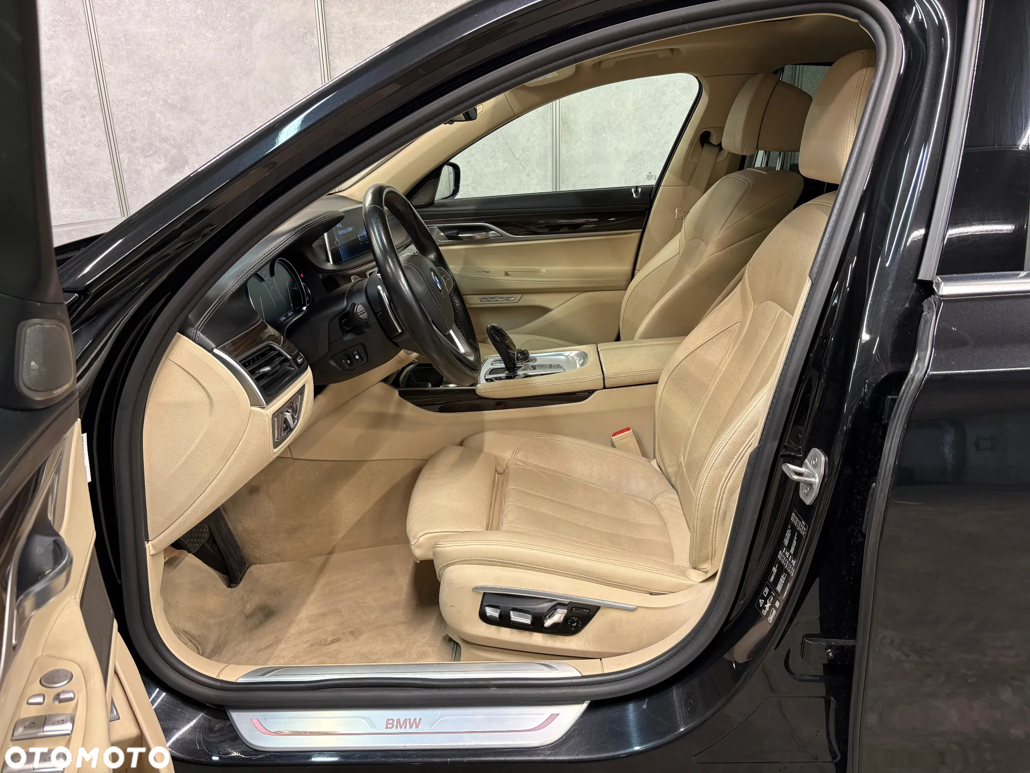 BMW Seria 7 750Li xDrive - 11